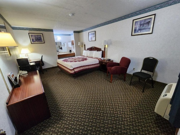 Americas Inn Bardstown image 19