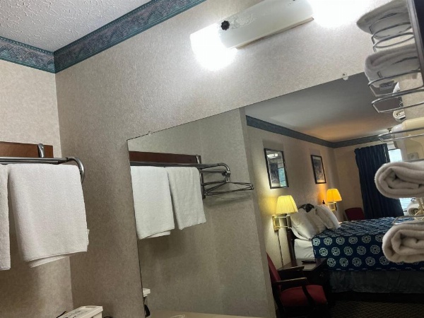 Americas Inn Bardstown image 35