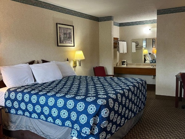 Americas Inn Bardstown image 36