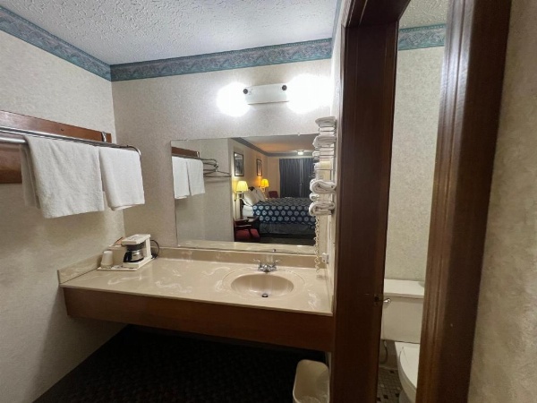 Americas Inn Bardstown image 39